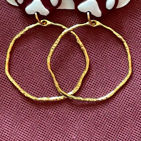 🎉♥️ Caroline Mississippi State MSU Paw Print Game Day Dangle Earrings - Picture 3 of 3